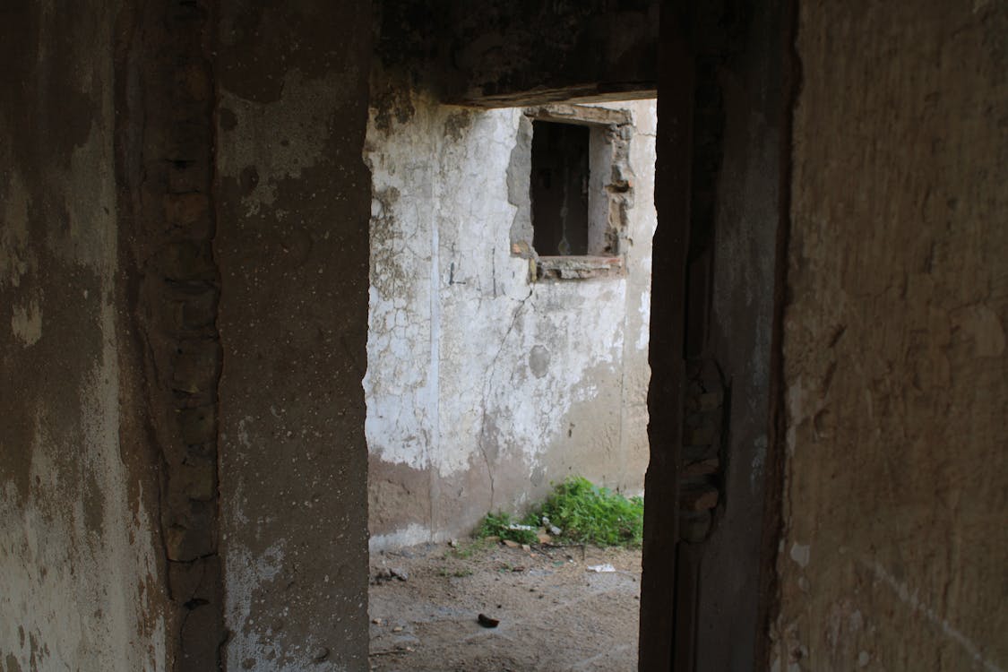 explorando una casa abandonada - fotografía 4
