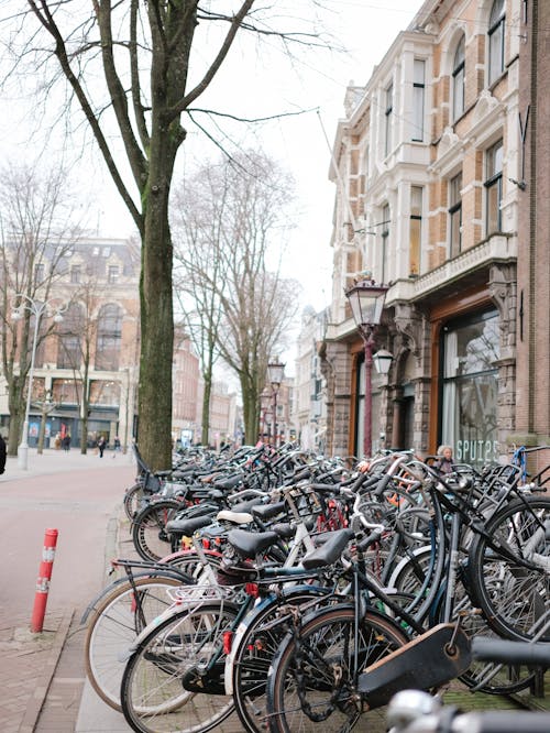 Kostenloses Stock Foto zu amsterdam, bürgersteig, fahrräder