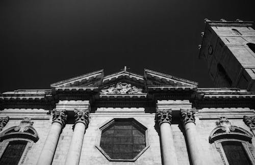 低角度拍攝, 列, 土倫大教堂 的 免費圖庫相片