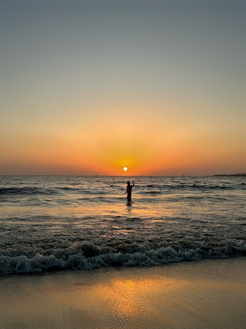 ビーチ, ビーチの夕日, ムンバイの無料の写真素材