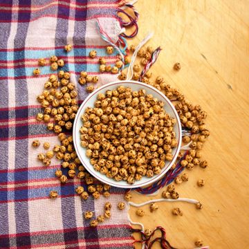Bowl of crisp roasted chickpeas, photo by Mustafa Akın on Pexels