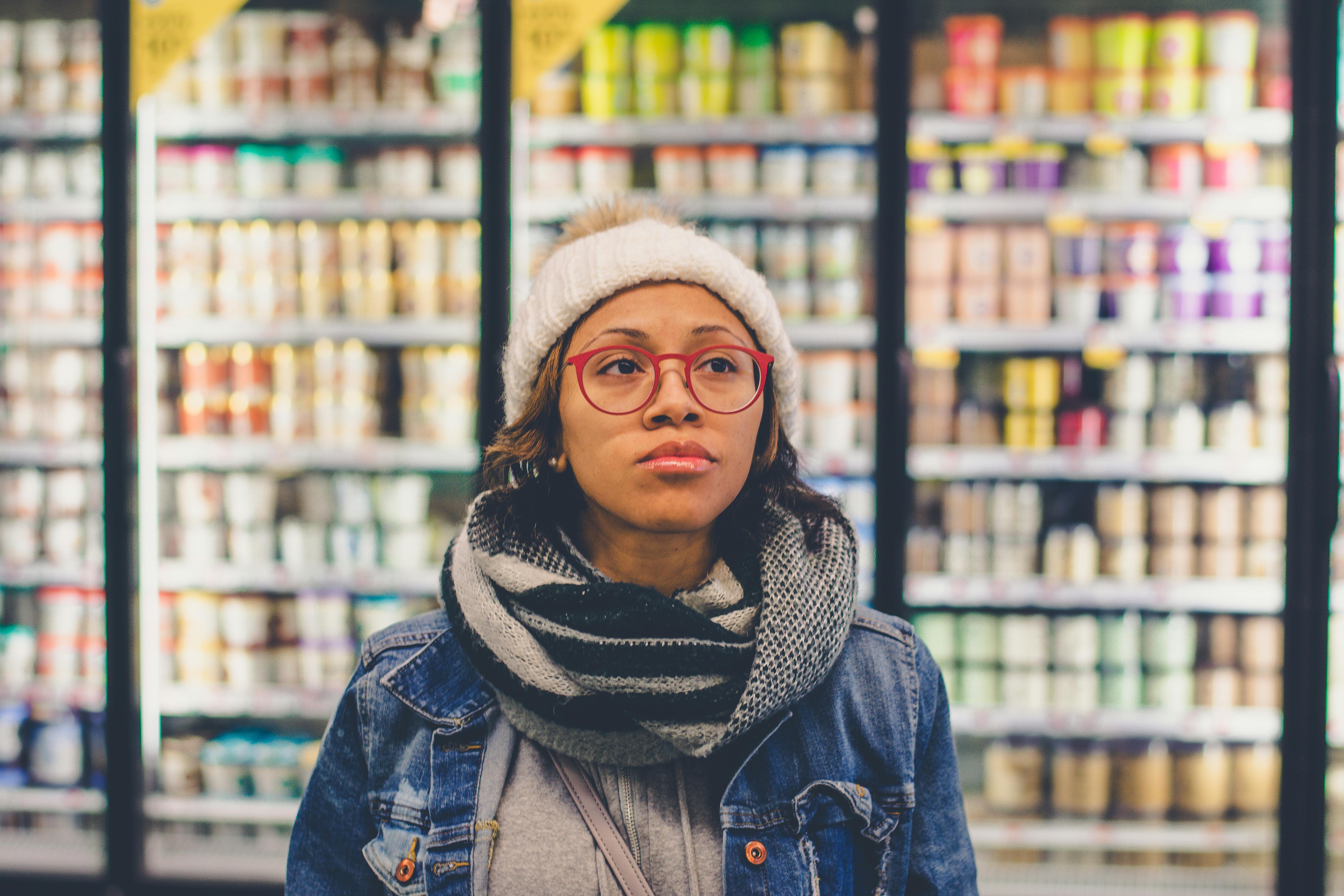 Woman wearing blue denim jacket in the supermarket. | Photo: Pexels