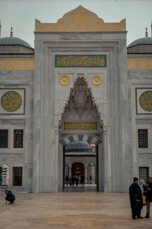 Free View of the grand facade of Grand Camlica Mosque in Istanbul, showcasing stunning architecture. Stock Photo