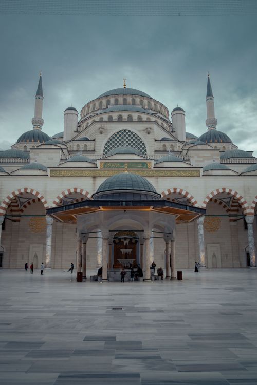Free Elegant Camlica Mosque showcasing intricate architecture and grand minarets in Istanbul. Stock Photo