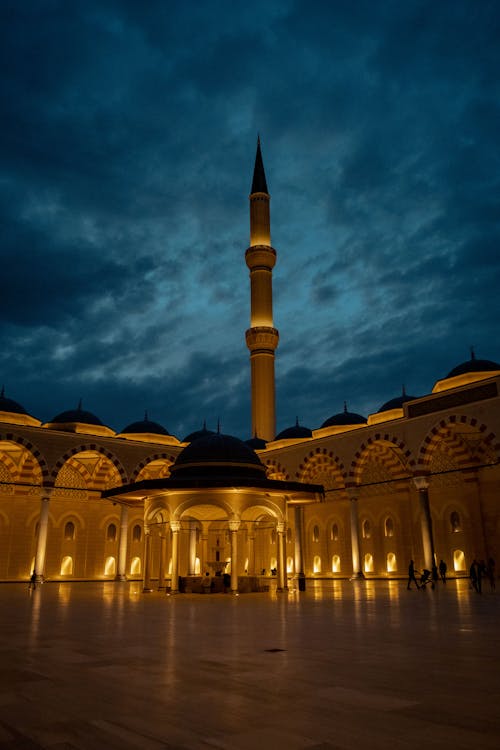 Безкоштовне стокове фото на тему «Велика мечеть Камліка, вертикальні постріл, внутрішній двір»