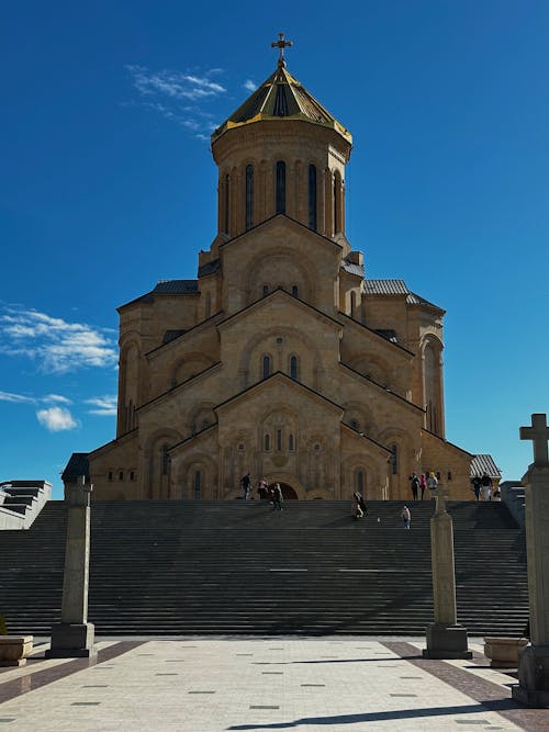 Kostenloses Stock Foto zu georgia, kathedrale der heiligen dreifaltigkeit, lokale sehenswürdigkeiten