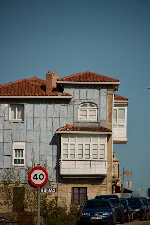 건물, 도로 표지판, 도시의 무료 스톡 사진