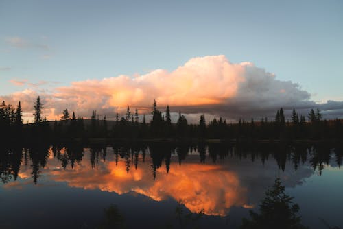 A sunset reflecting on the water in a lake