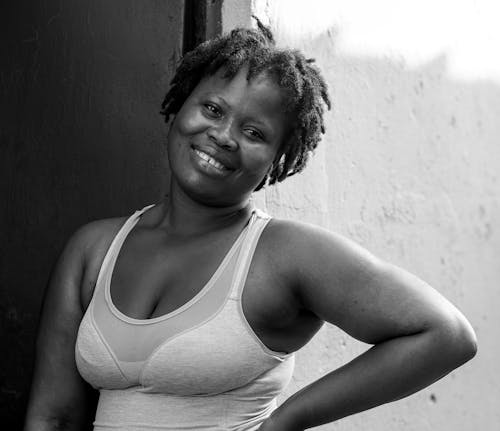 Gratis lagerfoto af afrikansk kvinde, afslappet, hvid top