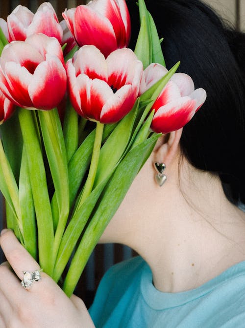 A woman holding a bunch of tulips in her hand