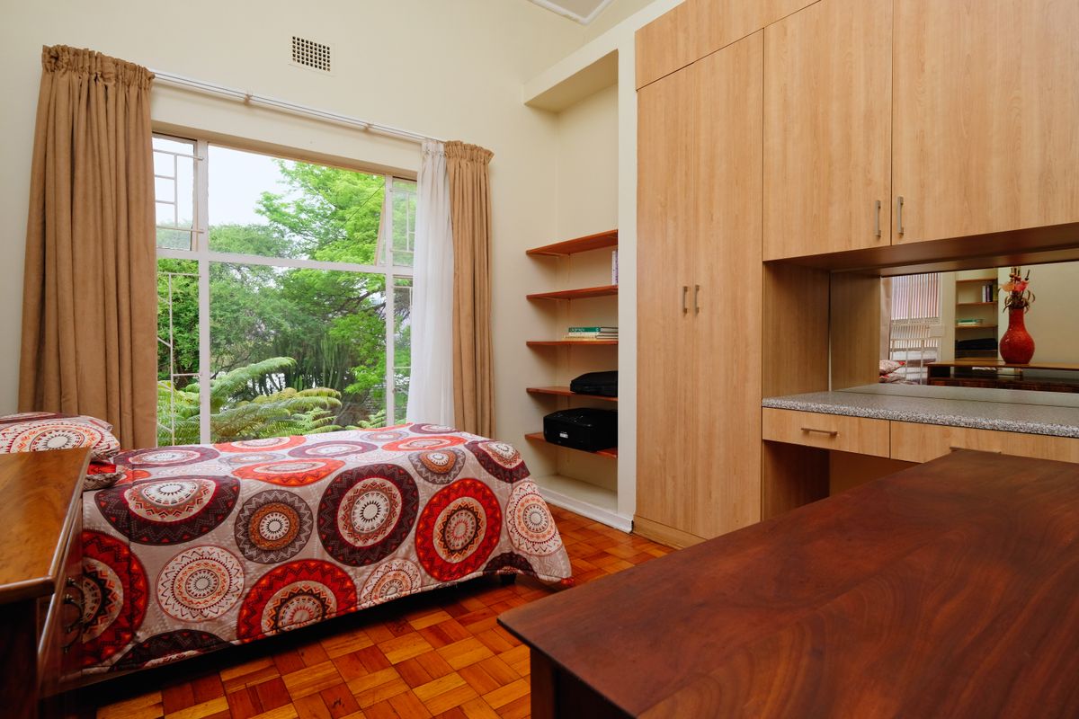 student moves in Highworth — Loaded properly: blankets, straps and a plan in Highworth