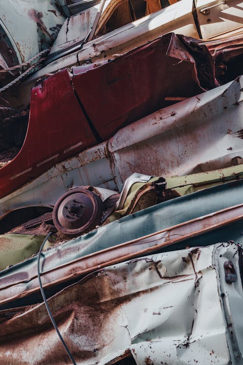 A pile of old cars with rusted metal