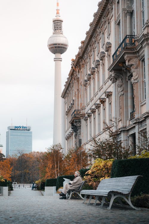 Základová fotografie zdarma na téma Berlín, chodci, lavička