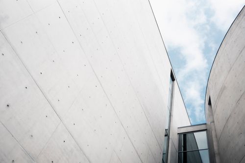 Free Minimalist architectural structure against a blue sky, showcasing sleek lines and simplicity. Stock Photo
