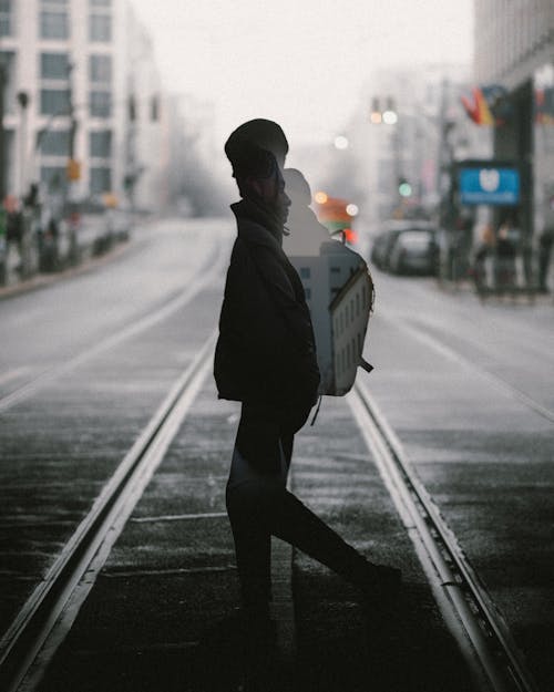 Gratis stockfoto met backpack, iemand, lopen