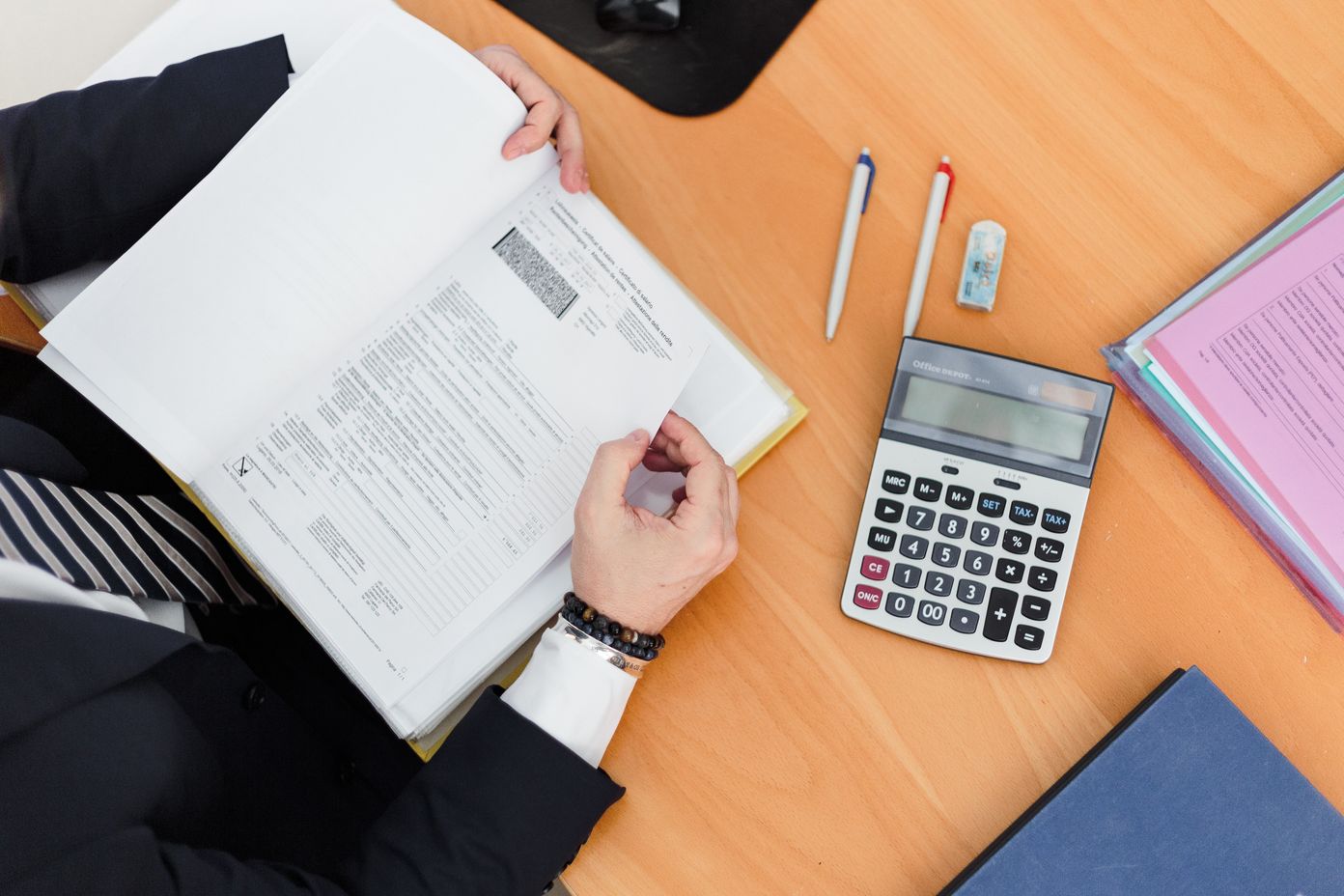 Insurance consultant meeting with client