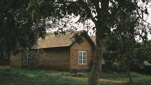 Ilmainen kuvapankkikuva tunnisteilla bungalow, katto, maaseutu