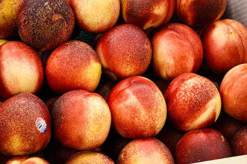 A close up of a box of peaches