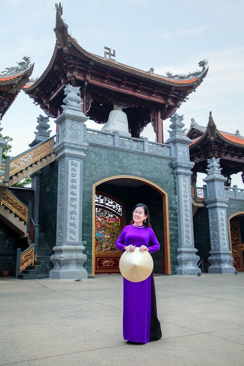 アジアの女性, ヴィンギエム仏教寺院, コニカルハットの無料の写真素材