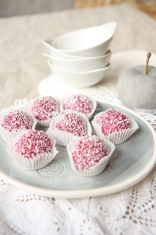 Gratis stockfoto met bord, cupcakejes, fris