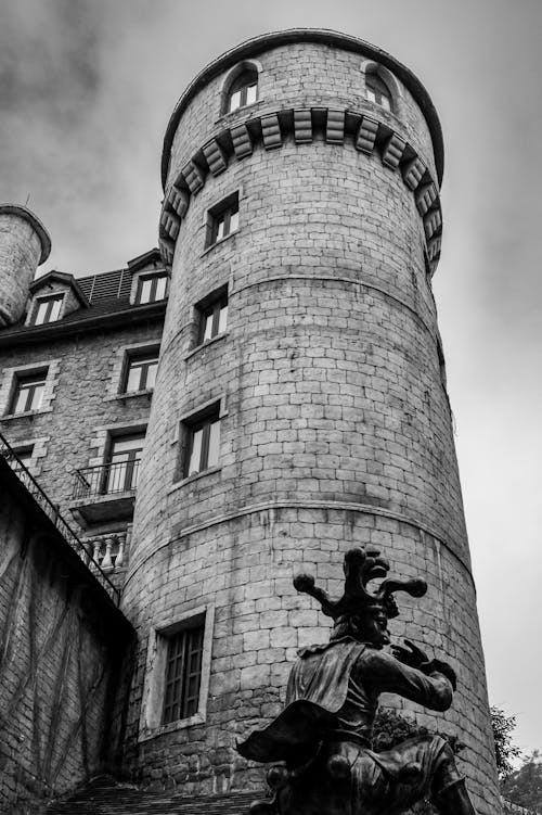 Foto d'estoc gratuïta de blanc i negre, castell lunar, escala de grisos