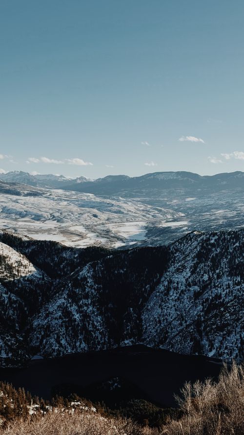 Free A breathtaking view of snow-capped mountains in Colorado, showcasing natural beauty. Stock Photo