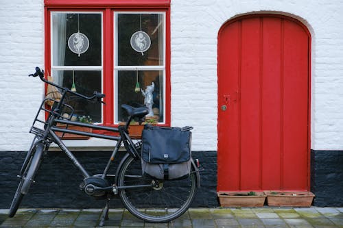 Foto profissional grátis de bicicleta, casa, casa de campo