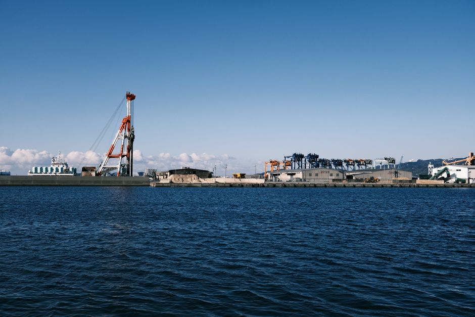 Japan's Export Surge Fuels Yen Strength Prospects