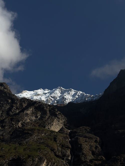 dağ doruğu, dağlar, dikey atış içeren Ücretsiz stok fotoğraf