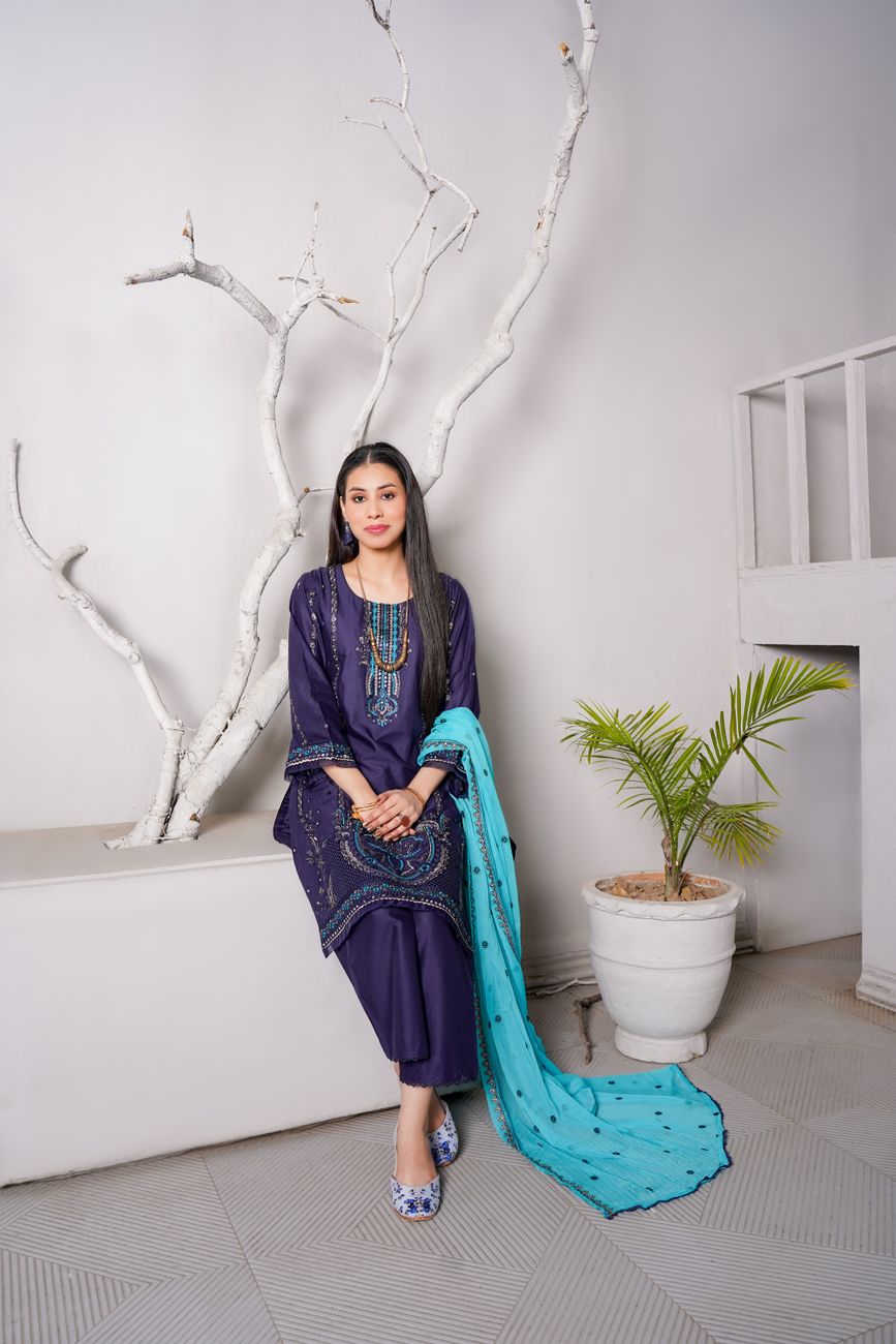 Young Traditional Pakistani Dress Shawl