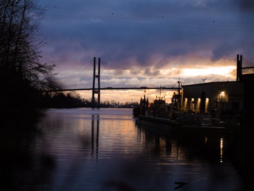 gün batımı, köprü, mavi saat içeren Ücretsiz stok fotoğraf