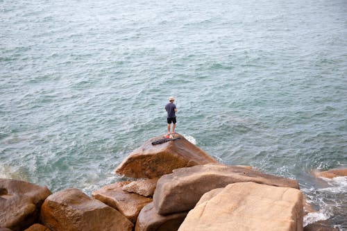 Kostenloses Stock Foto zu angelrute, angler, felsen