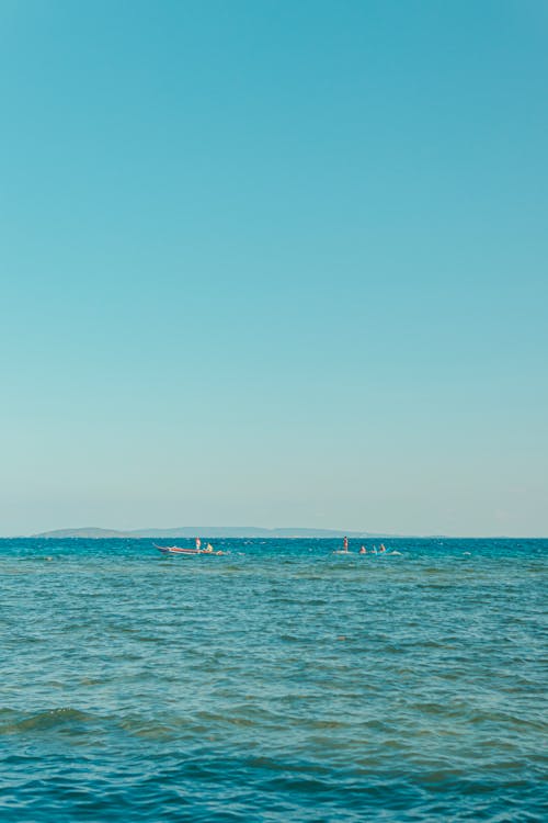 Foto d'estoc gratuïta de barques, cel blau, espai per a text