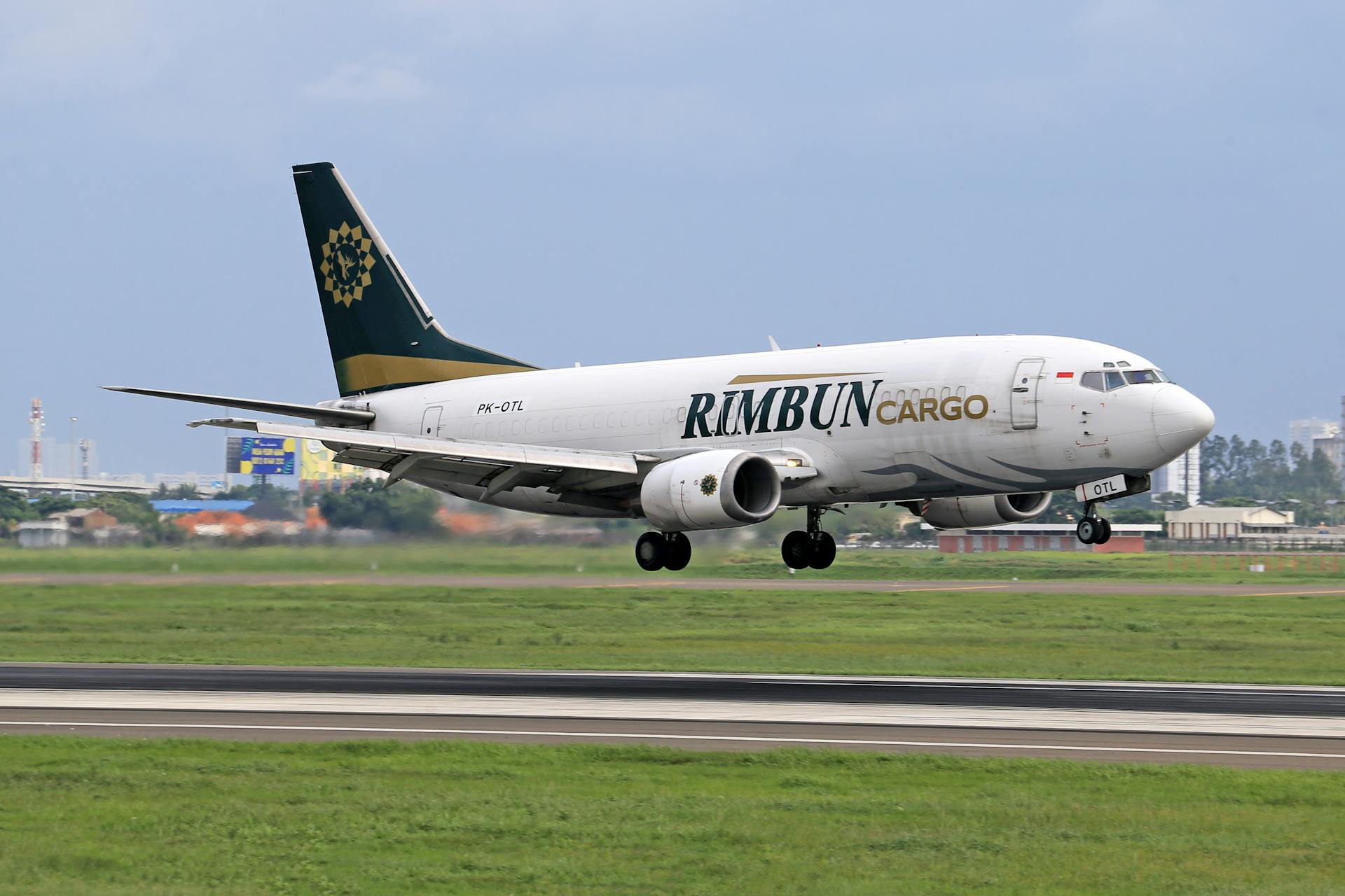 Rimbun Cargo Plane Takes Off