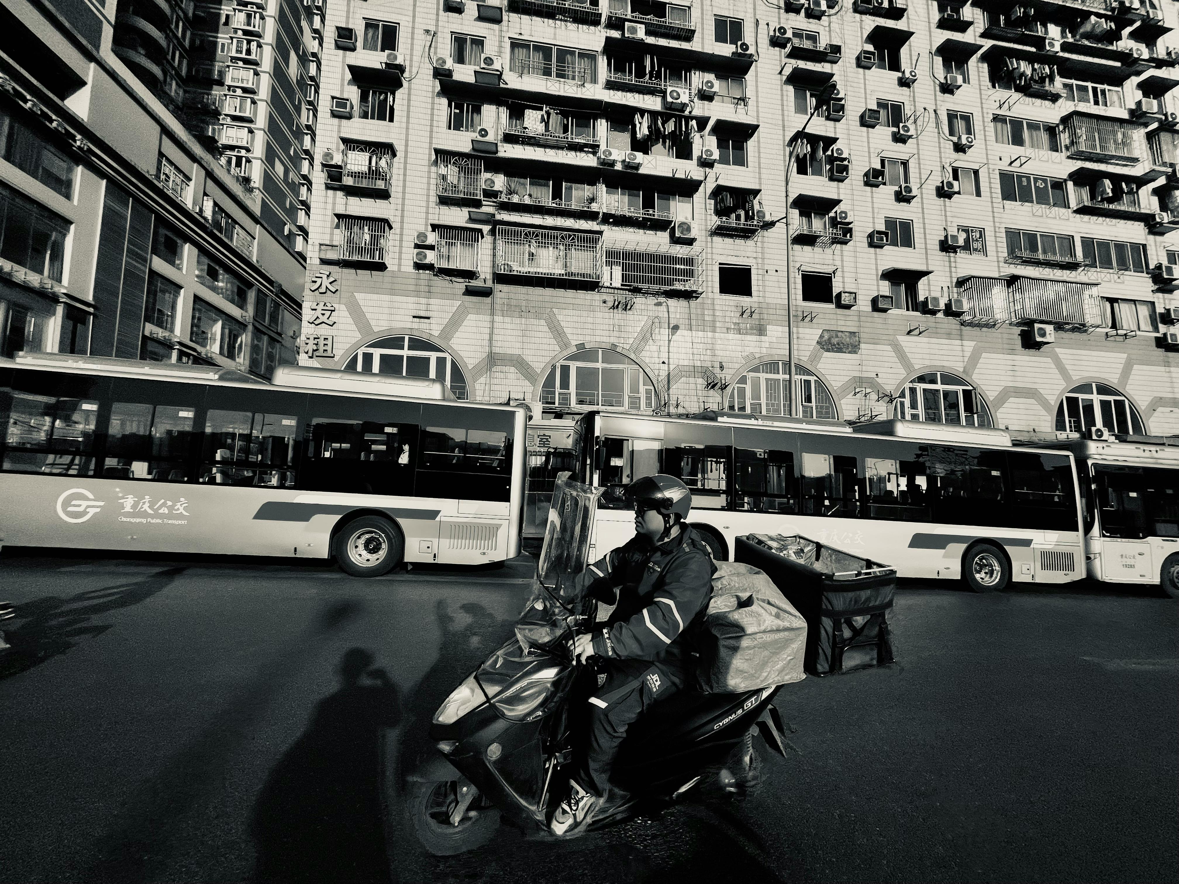 配图