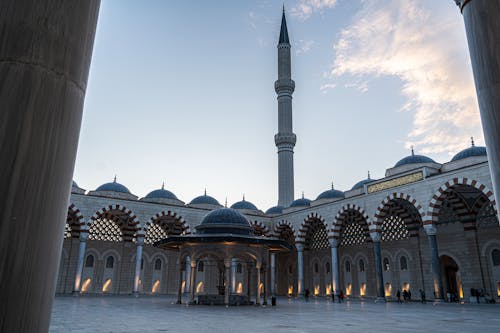 Kostenloses Stock Foto zu camlica moschee, gebäude, hof