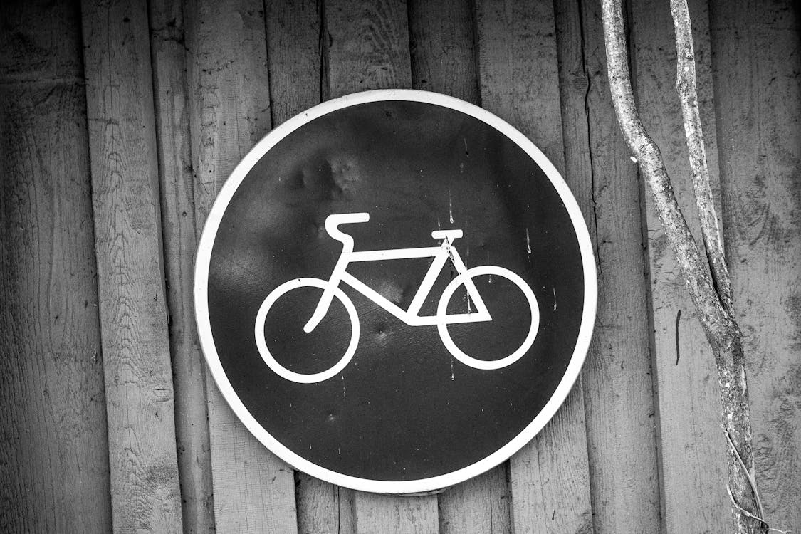 Kostnadsfria Kostnadsfri bild av cykel, cykelskylt, skylt Stock foto