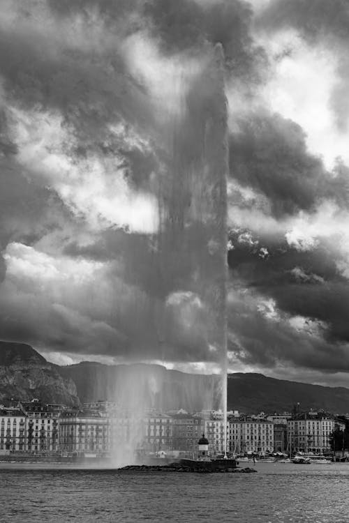 A black and white photo of a fountain in the sky