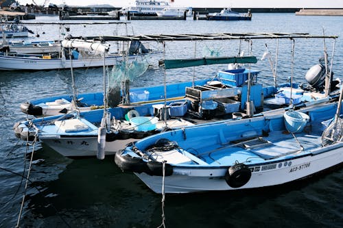 Бесплатное стоковое фото с берег, море, моторные лодки