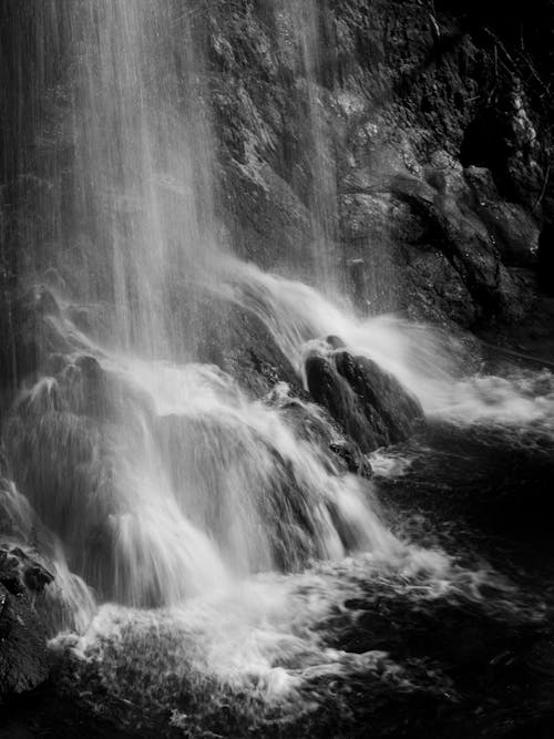 Бесплатное стоковое фото с вертикальный выстрел, водопад, природа