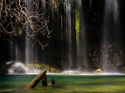Foto d'estoc gratuïta de aigua que flueix, àrid, cascada
