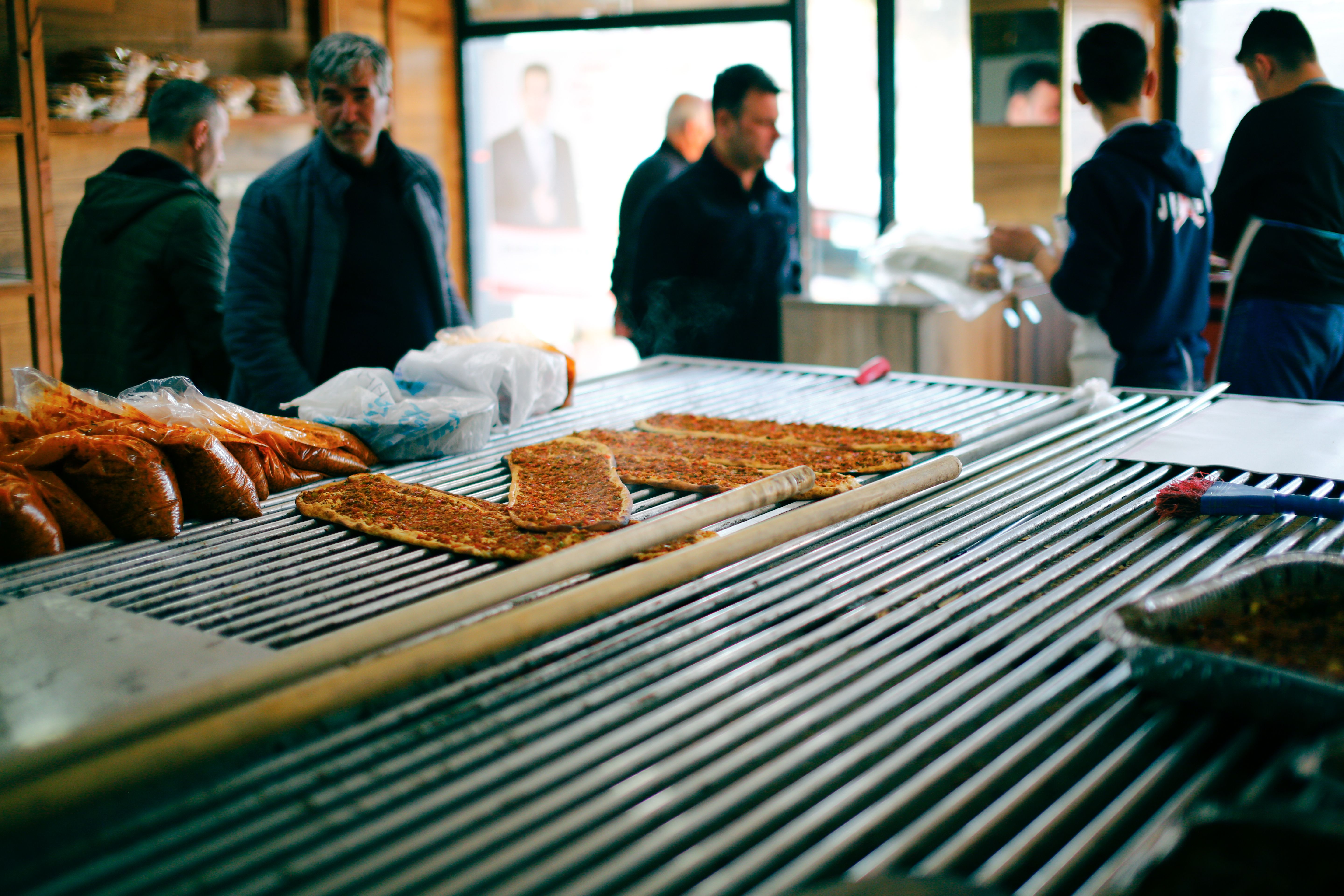 Török lahmacun – a világ legvékonyabb húsos lepényének titka – turkish lahmacun street food preparation