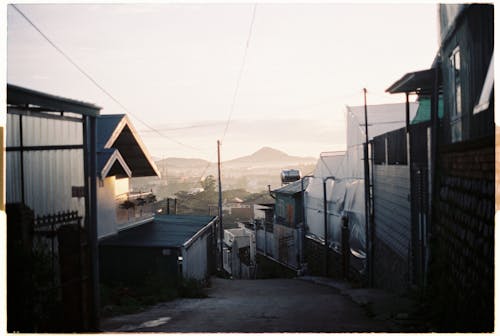 Foto profissional grátis de casas, edifícios, estreito