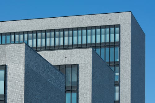 A building with windows and a blue sky