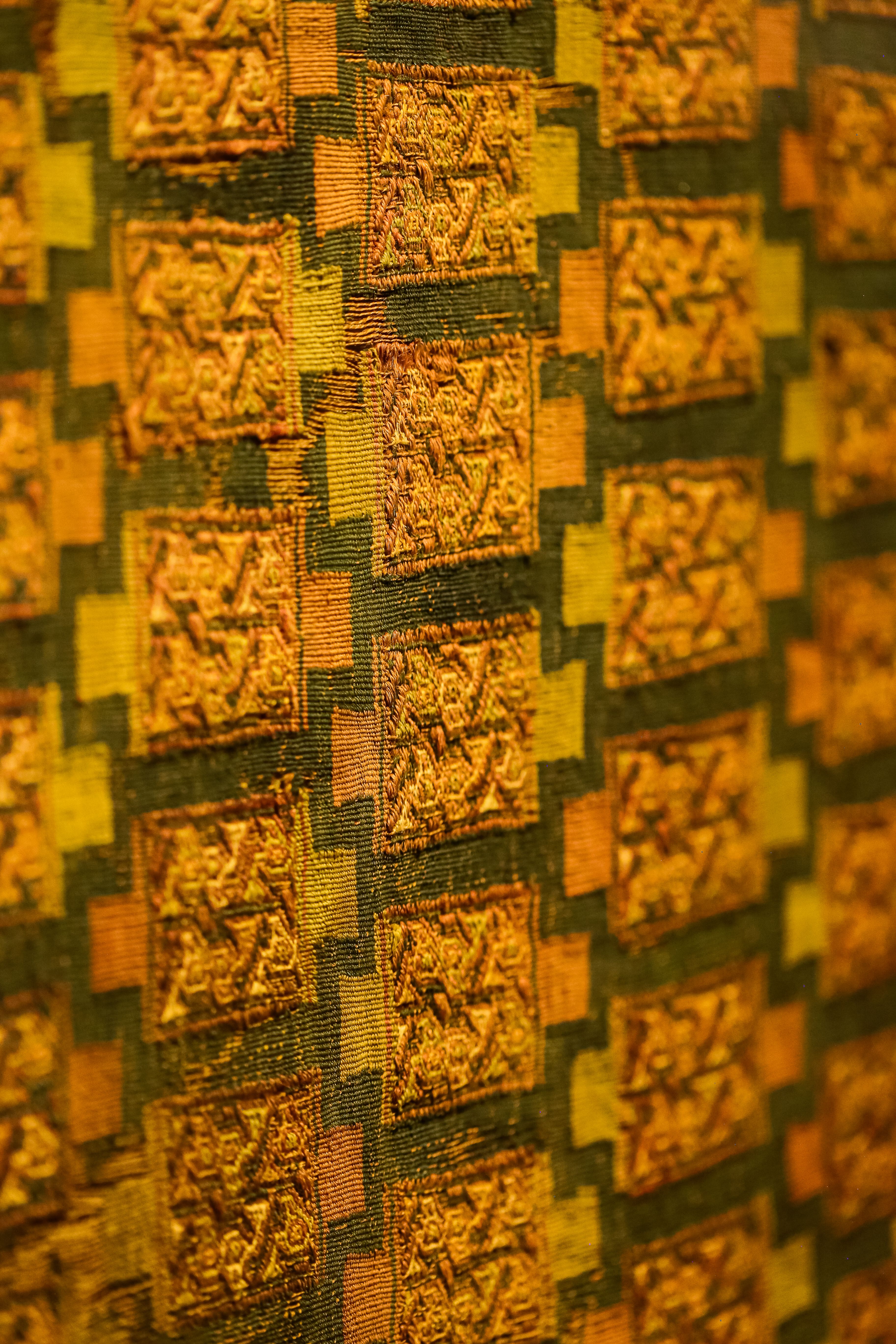 Golden patterns in fabric