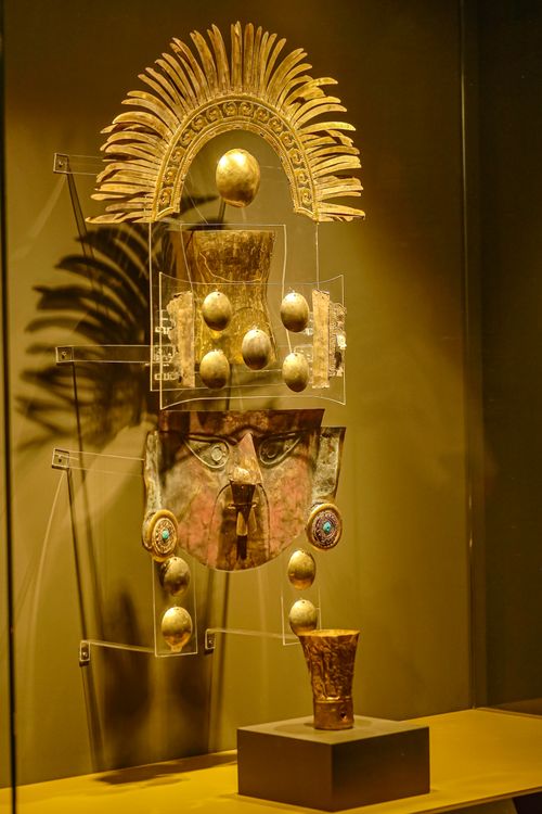 Golden Inca Statue Ancient Golden Statue in a Museum · Free Stock Photo