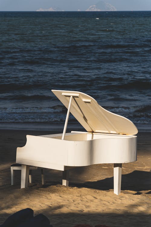 Darmowe zdjęcie z galerii z biały, fortepian, instrument