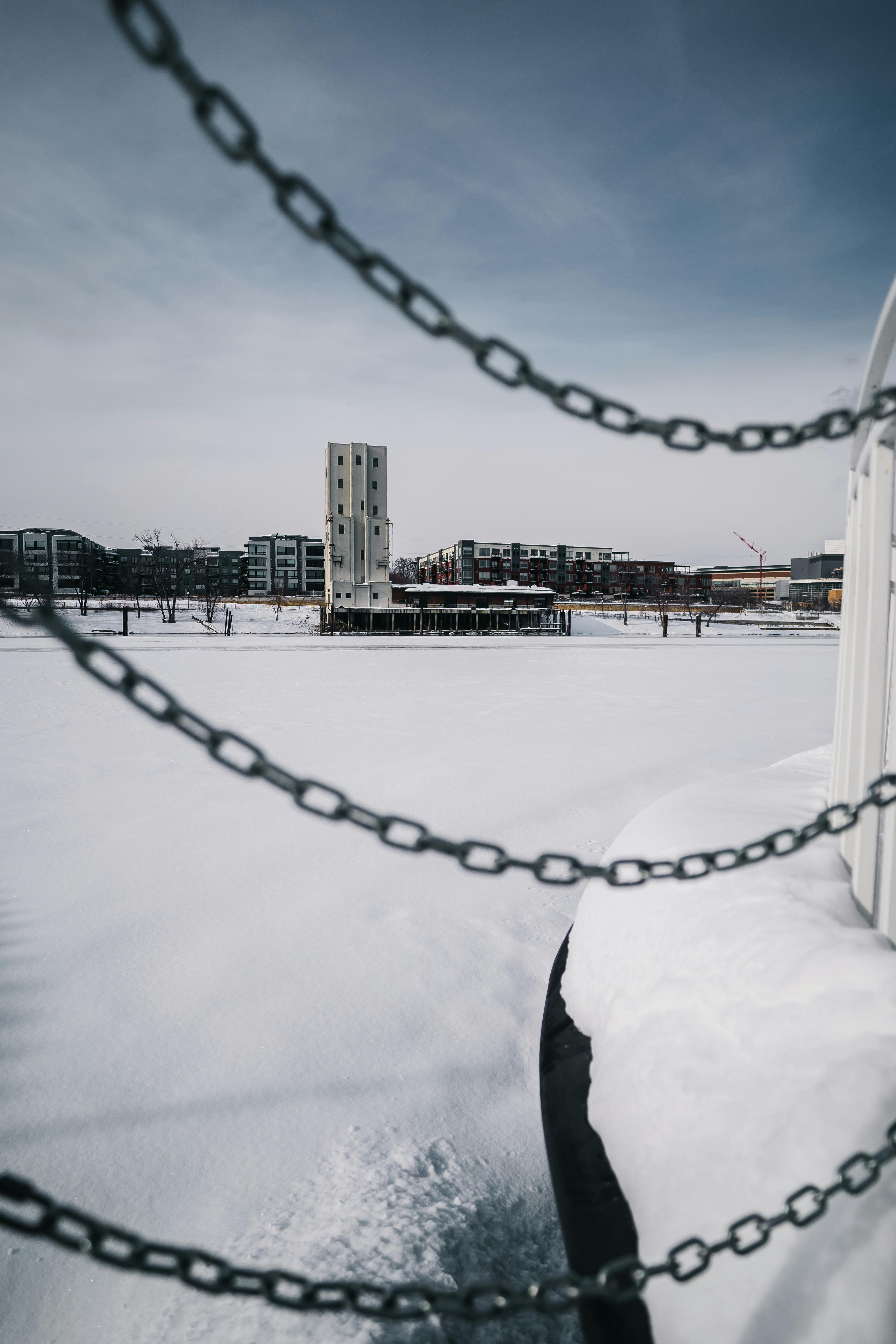 冬季的冰雪城市景观通过产业链展现