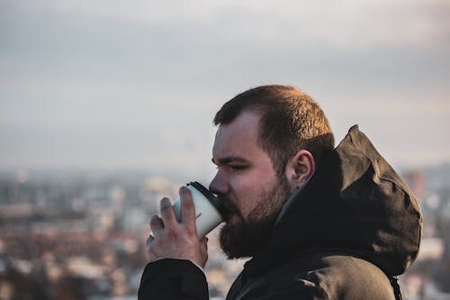 Fotobanka s bezplatnými fotkami na tému brada, chladný, čierna bunda