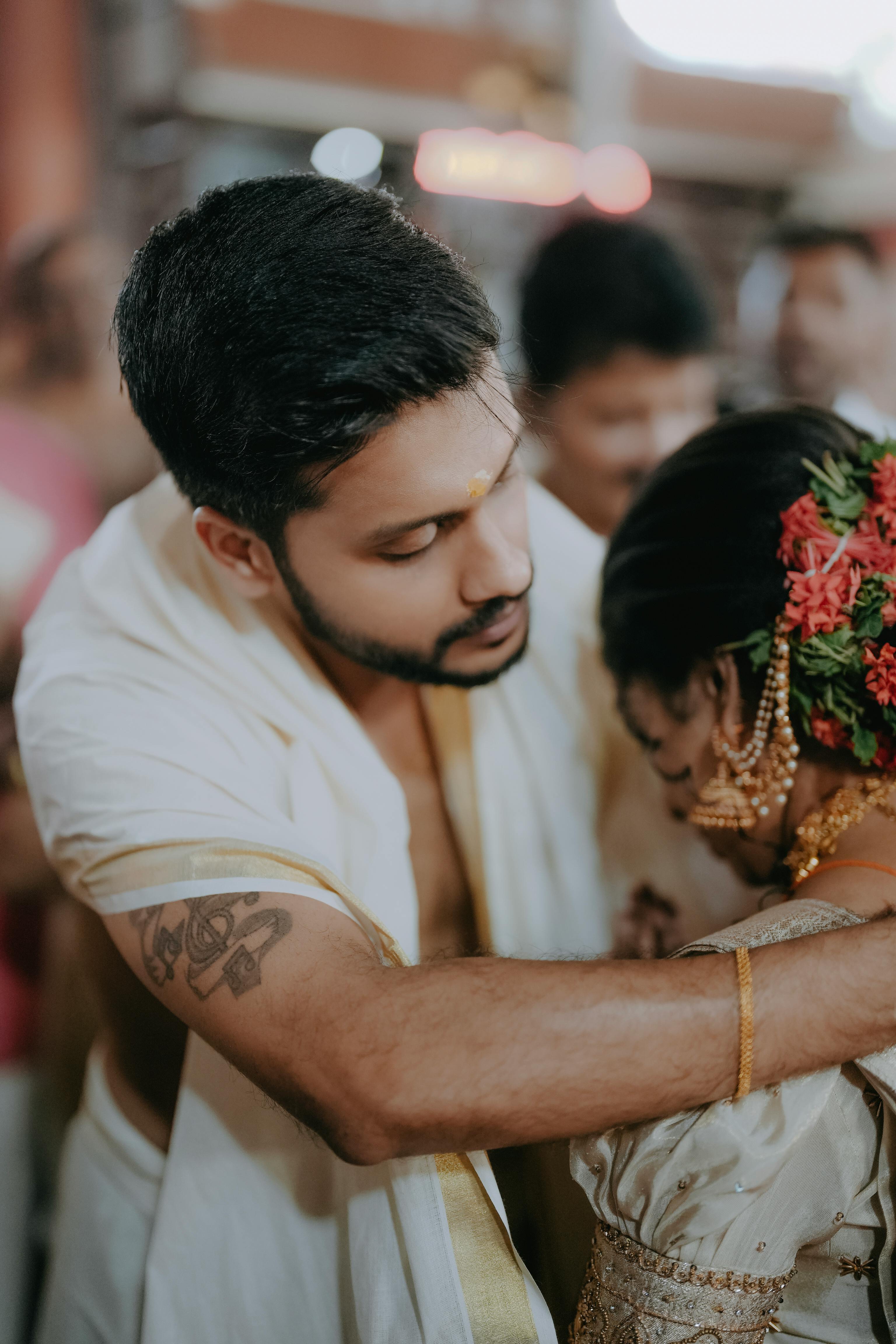 https://images.pexels.com/photos/20616424/pexels-photo-20616424/free-photo-of-a-man-in-a-white-shirt-hugging-a-woman-in-a-traditional-indian-wedding.jpeg?auto=compress&cs=tinysrgb&w=1260&h=750&dpr=1